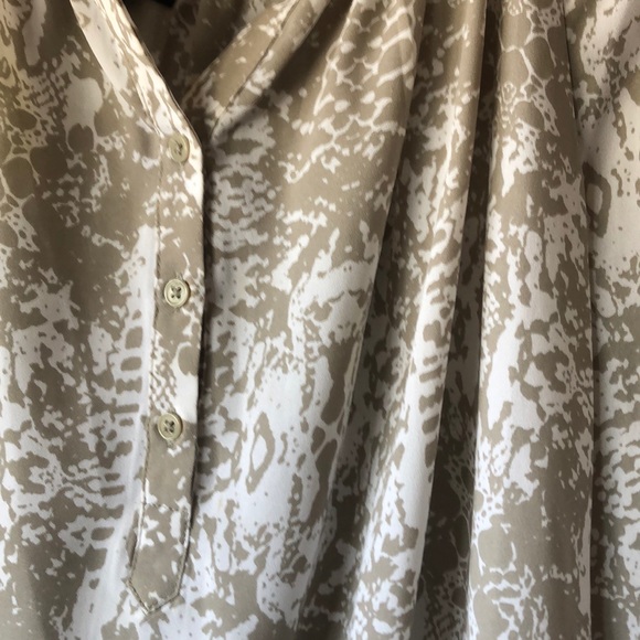 Pretty blouse! - Picture 2 of 2